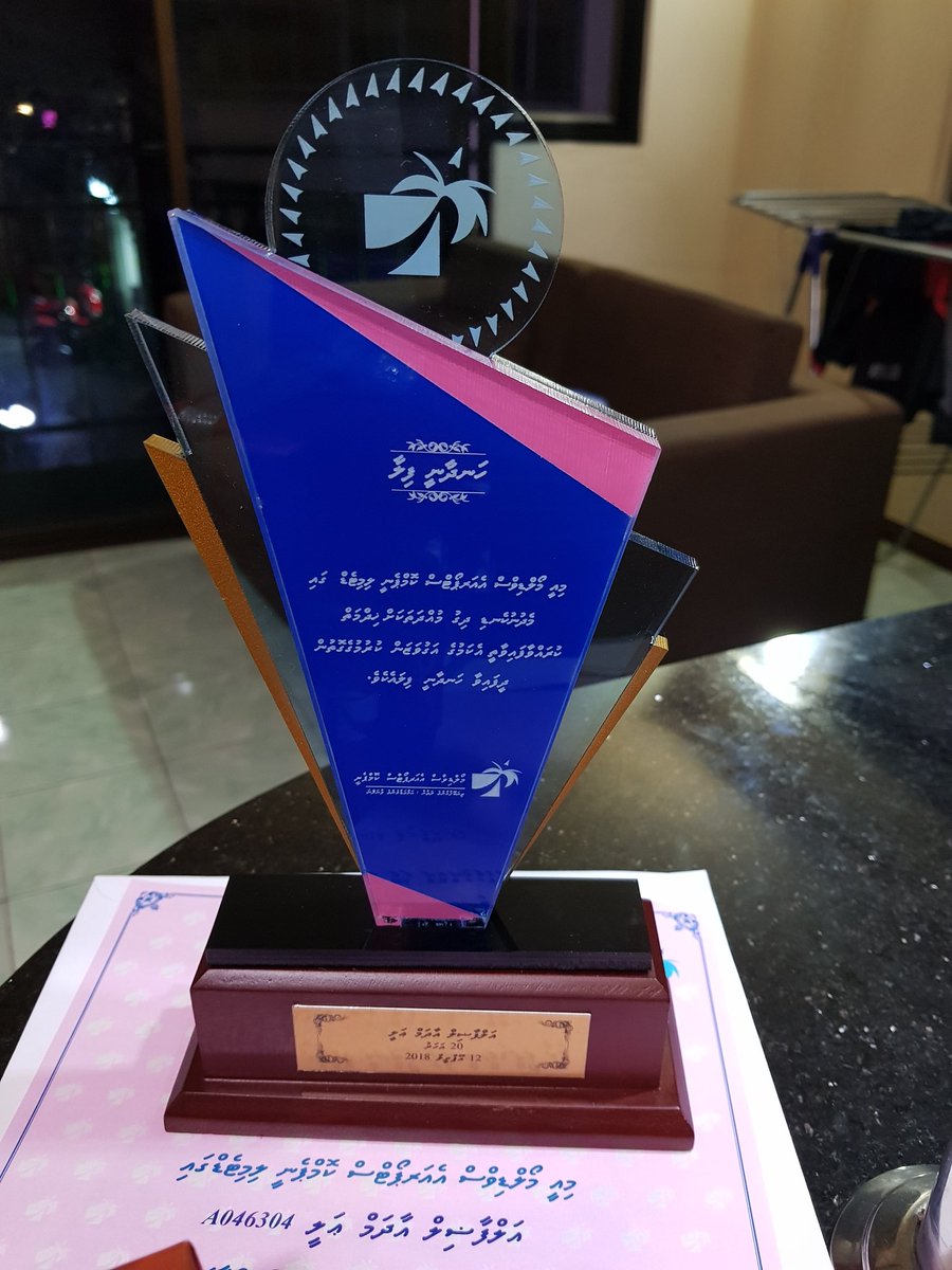 maafanudhekunuR's tweet photo. Thank you MACL for appreciate my 20 years of service Alhugandu offeehuga mi heydha kuri 20 aharu fuel ge Verinna muazzifun thi beyvvi gaekamaa ekuveri kama ebbaarulumah varah bodah sukuriyya https://t.co/lGvsBlCCo3