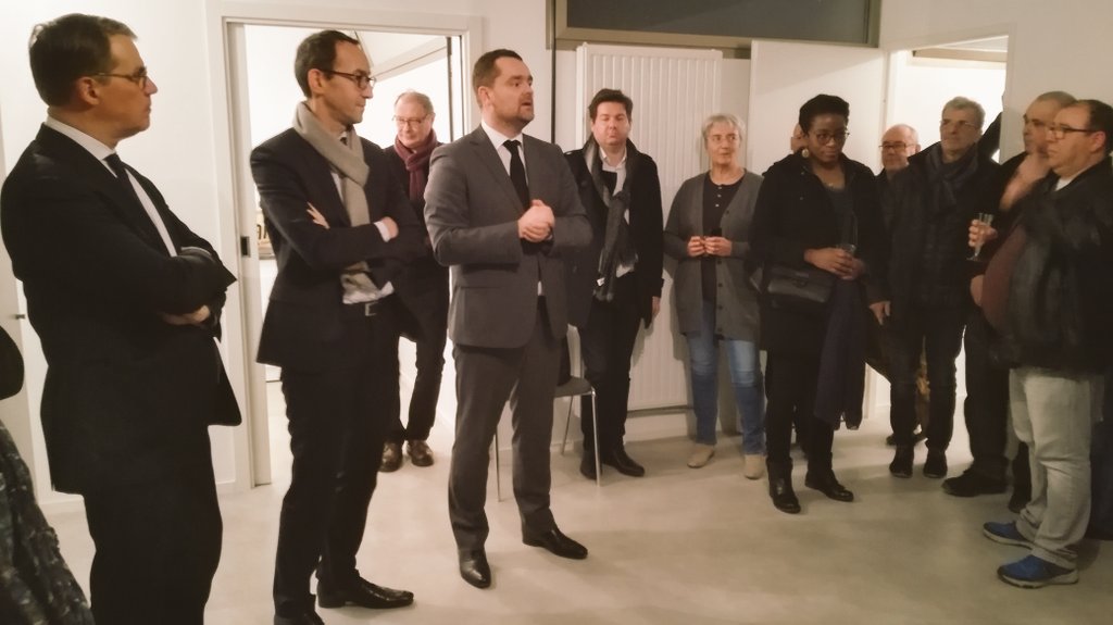 Paris_Habitat's tweet photo. Hier soir, rencontre entre les équipes de #ParisHabitat, la @Mairiedu11, l'architecte @NicolasHugoo et les heureux locataires d'une belle résidence de 16 logements sociaux récemment livrée dans le cœur de #paris11. #mixitesociale #architecture #qualitedeservice https://t.co/lBU5QGt7JP