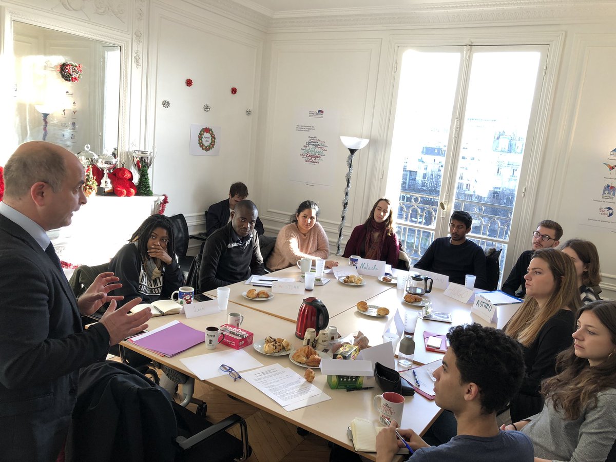 i_engagement's tweet photo. Ce matin, des lauréats participent à une formation avec la @mission_emploi pour optimiser leur recherche d’emoloi 👌🏼
#Emploi
#LiveIDE2018
#LAscenseur https://t.co/WLlTsrG8RO
