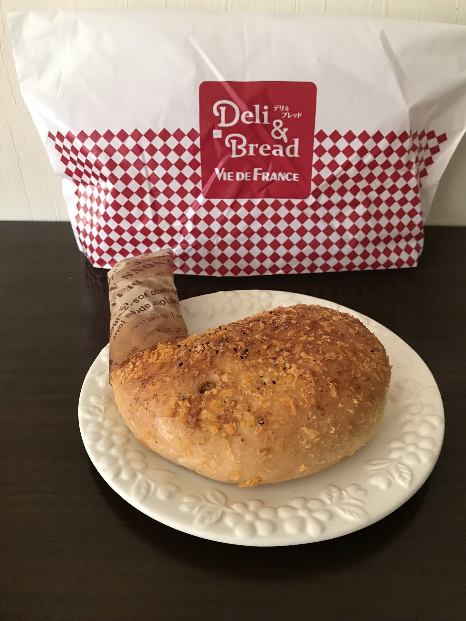 Lilica クリスマスディナー じゃありません ヴィドフランス さんの Xmasチキンパン です 見た目はまるで クリスマスのチキンレッグ ふんわりパンの中には 鶏肉が入ってます クリスマスパン クリスマス クリスマスチキン チキン 期間 Lilica クリスマスディナー じゃありません ヴィドフランス さんの Xmasチキンパン です 見た目はまるで クリスマスのチキンレッグ ふんわりパンの中には 鶏肉が入ってます クリスマスパン クリスマス クリスマスチキン チキン 期間