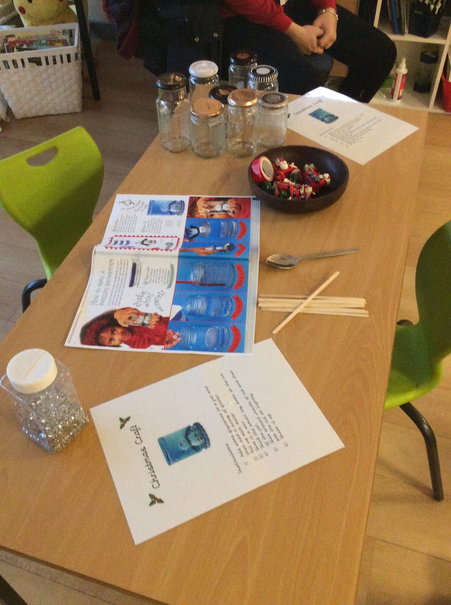 mbk_yr's tweet photo. Looking forward to our second festive craft morning with parents! 🎄🎨🎄#festivefun #familytime https://t.co/fNGvfUqSho