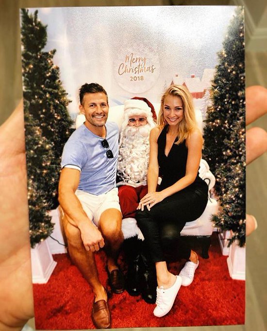 Tim and Anna Robards - Bachelor Australia - Season 1 - Fan Forum - #2 - Page 40 Du2WE2uWoAA-Eiv