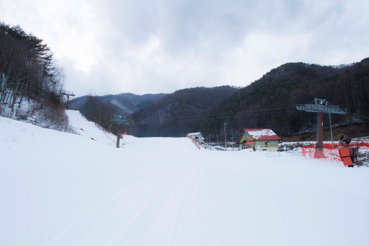 やぶはら高原 No Twitter やぶはら高原スキー場いよいよ明日ｏｐｅｎです 一週間遅れのｏｐｅｎとなってしまいましたが 雪が少ない中でもとりあえず スタートを切れることに感謝ですね 滑走可能ゲレンデは丸山 さつきゲレンデの2本になります その他上部のリフト