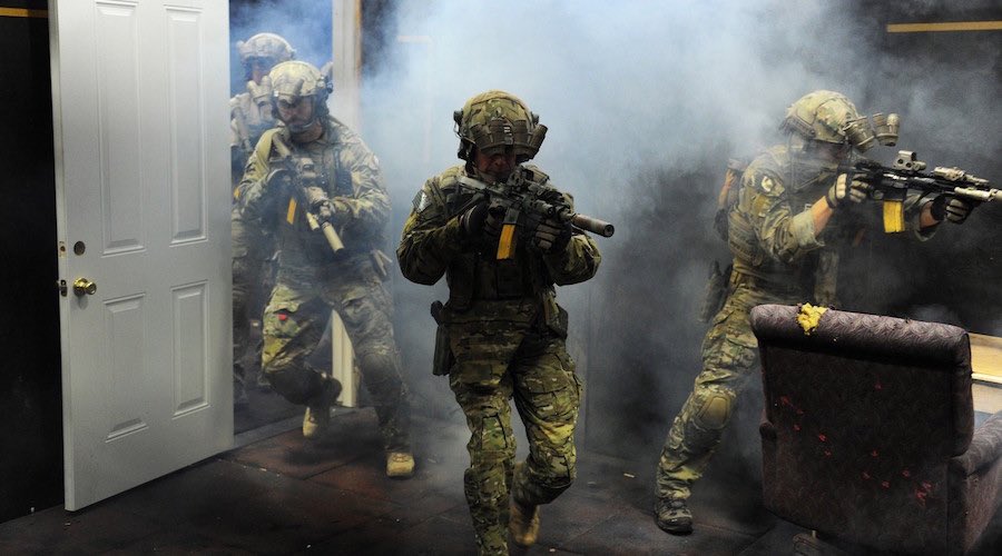 Someultradude's tweet image. Ready or Not @VOIDInteractive looks amazing! Really hope it’s gonna come to PS4. Can picture myself with a FBI HRT squad, saving hostages #readyornot #voidinteractive