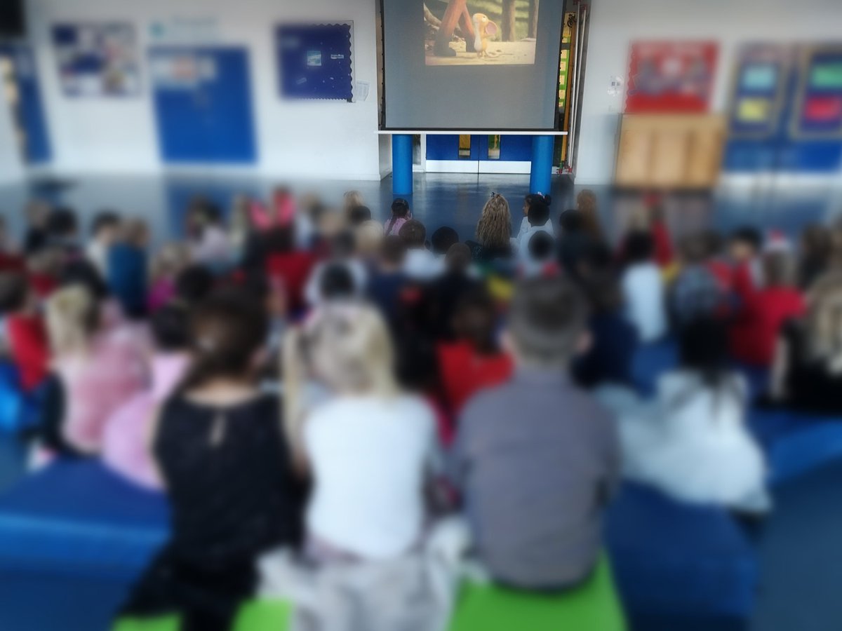 Congratulations to yellow and green teams for winning the house cup this term. Some great team work! Here they are enjoying their reward watching a festive film together #edchat #teamwork #lifeskills #learners