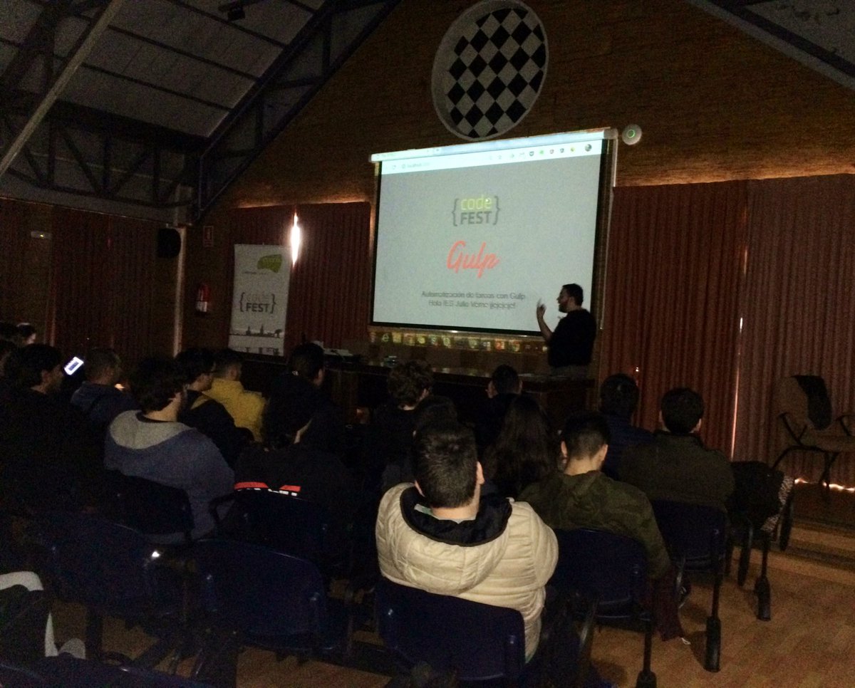 everisCodeFEST's tweet photo. Don @MarcosGinel en su charla formativa a los alumnos del IES Julio Verne #everis #formaciones #iesjulioverne #headingtocodefest 😎😎 https://t.co/VTiBFmCMA9