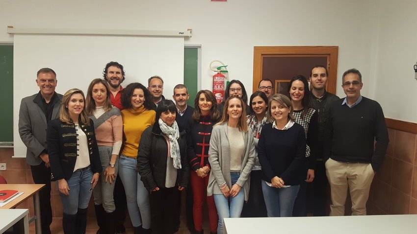 El Grupo de Investigación REM <a href="/UCAM_Investiga/">Vicerrectorado de Investigación UCAM</a> os deseamos una Feliz Navidad y Próspero Año Nuevo. investigacion.ucam.edu/grupos/reconoc…