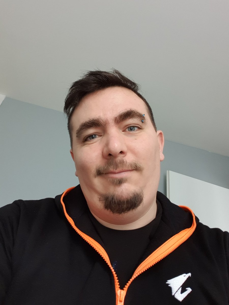 SuPr3m3_85's tweet photo. Bonjour à toutes et à tous, attendez vous a du stream cet aprem, sur #fortnite car je dois jouer avec @Plantureux ce soir autant vous dire que mon #UnSkill doit être impeccable 😏
Alors, ad'tal et dabésous !
Sinon, sympa ce hoodie @AORUS_France non ? il tient bien chaud 🔥😍 https://t.co/4Ps491BSRo