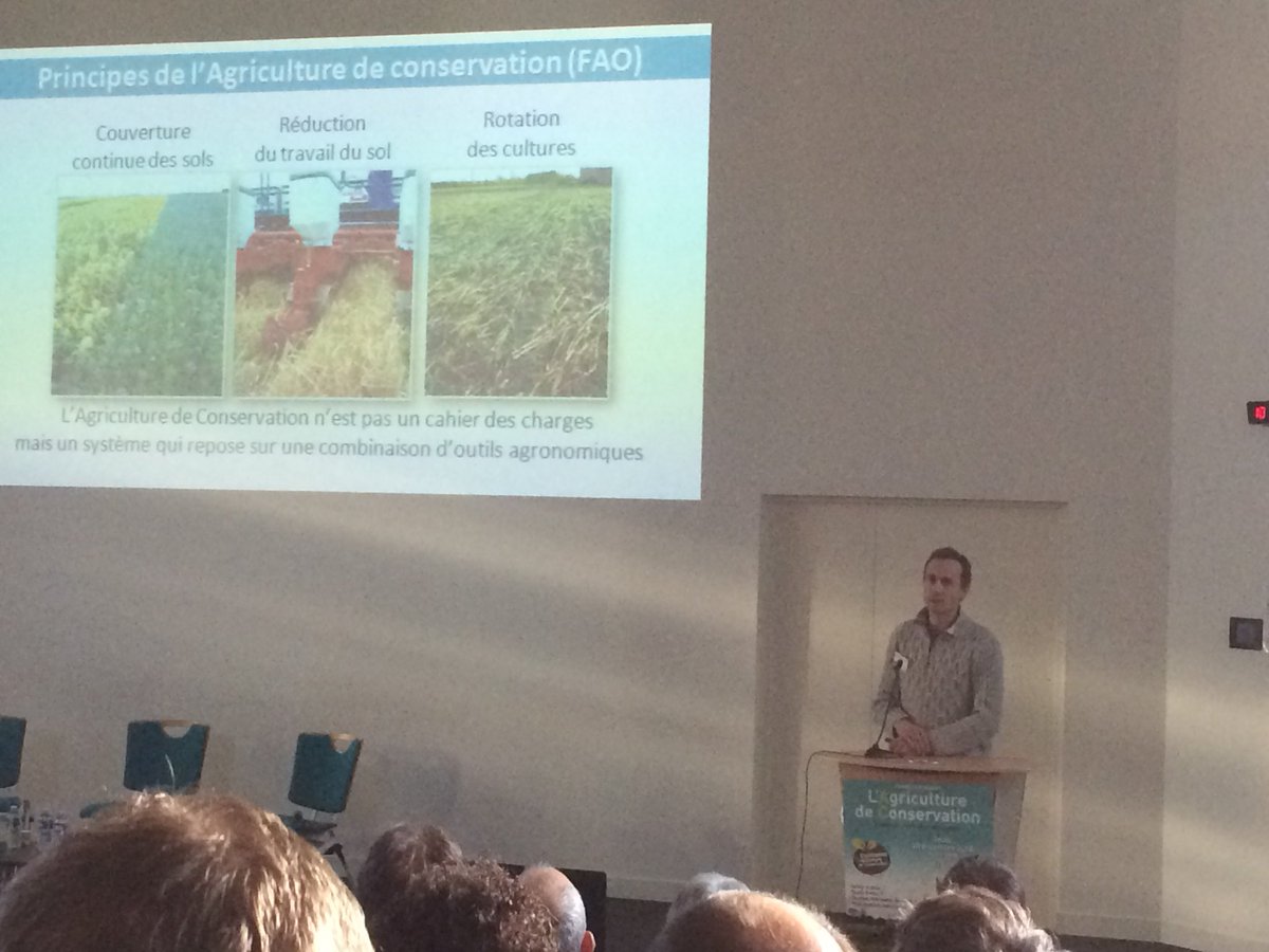 400 personnes a la journée #agriculturedeconservation à Angers. « Je pense qu’on rentre dans une nouvelle dynamique » commente Matthieu Archambeaud