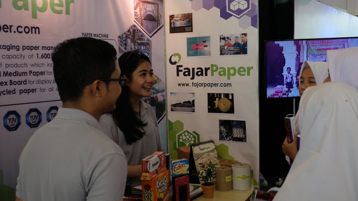 BeasiswaOSC's tweet photo. Keseruan acara tes offline dan penampilan dari tiap-tiap Universitas #OSCMedcom2018 yang diadakan di Balai Kartini https://t.co/gvPZSClkp5