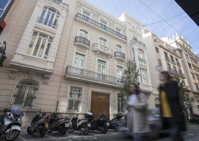 levante_emv's tweet photo. 🏢 #SuscriptorLevante | @AVEmpresarios  trasladará su sede al edificio de la CEV donde estuvo la extinta #Cierval https://t.co/s9SXaETRIB https://t.co/WIBHucACLJ