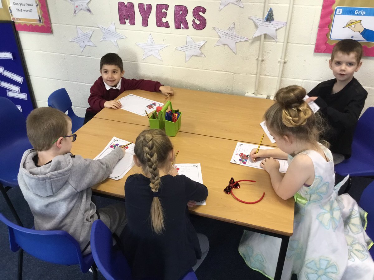MissFlynnMLP's tweet photo. We decided we needed to tell Santa that his reindeers had escaped. We wrote him a letter to tell him. π
πβοΈ #onlythebest #festivewriting #christmas @MabLanePri https://t.co/SpCQ2NPwTz