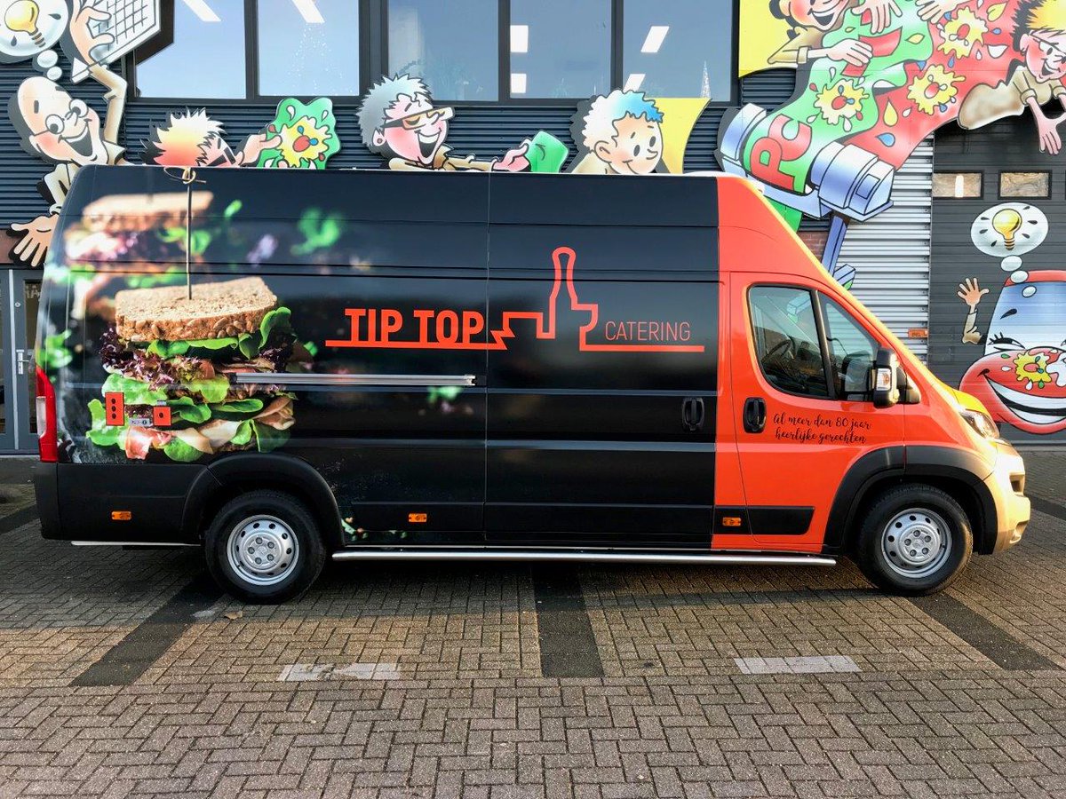 Bam! Daar is onze 1e nieuwe bus dan eindelijk!! Trots op het resultaat! Dankjewel Ferry Quick voor de mooie bestickering!