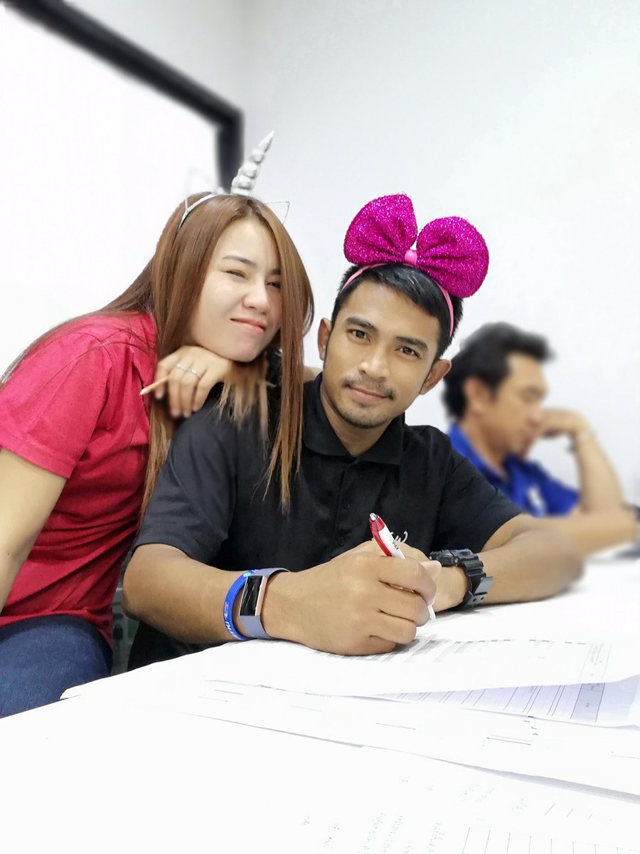 Chok50231's tweet photo. ประชุมโค้งสุดท้ายปลายปี... อย่าไปเครียด ใกล้จะเลิกงานแล้ว... ไปไหนดี มีเงินร้อยกว่าบาท... ใครโอนไวไปทันที... 5555 มีเลขบัญชีผมยัง😁🥂🍺😍 https://t.co/RJHmfrgXtM