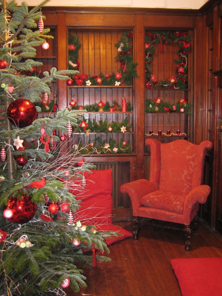 "I will honour Christmas in my heart, and try to keep it all the year." 
Taken from A Christmas Carol by Charles Dickens (1812 -1870)

This incredible festive setting was captured a few years back within our Dickens Library
#ThursdayThoughts  #CharlesDickens #AChristmasCarol #TBT