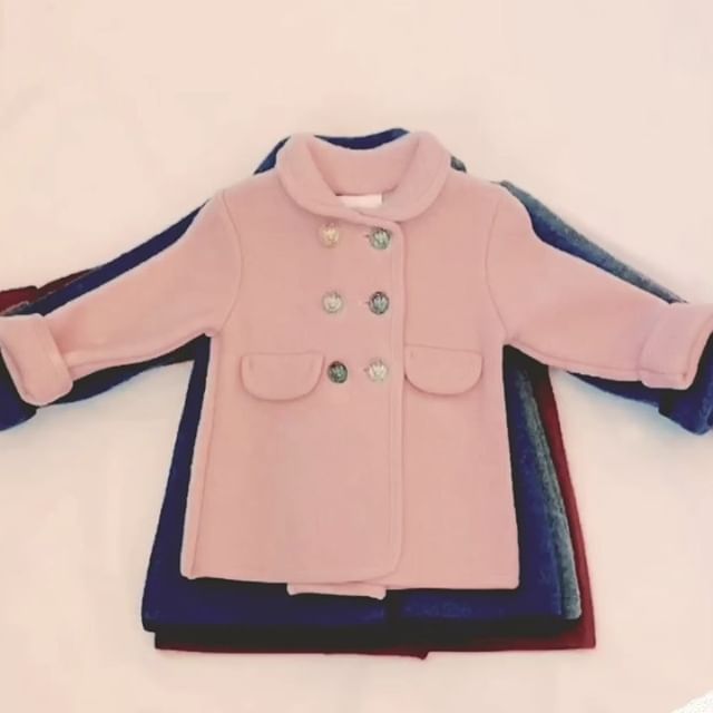 Amaiakids's tweet photo. Classic coats. Casual. Chic. Easy to wear. Made in Spain #childrencoats #childrenclothes #amaiakids #kidsfashion #christmasoutfit #aw2018 https://t.co/RvvlB5ci8k https://t.co/z6IU0D77U6
