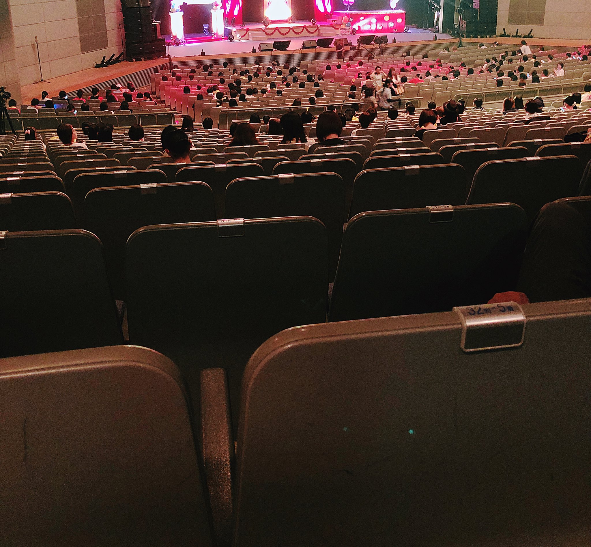 はぎ ちなみに これが大宮ソニックシティ大ホール 1階席33列目からの景色です 後ろの方でも全然見えると思ますよ はぎ ちなみに これが大宮ソニックシティ大ホール 1階席33列目からの景色です 後ろの方でも全然見えると思ますよ