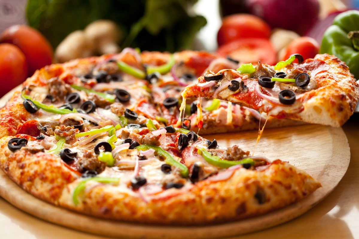 Vi lottar ut två pizzakoder innan julmaten tar över! 🎅 RT + Följ och du är med i tävlingen. Vinnare dras imorgon 🍕