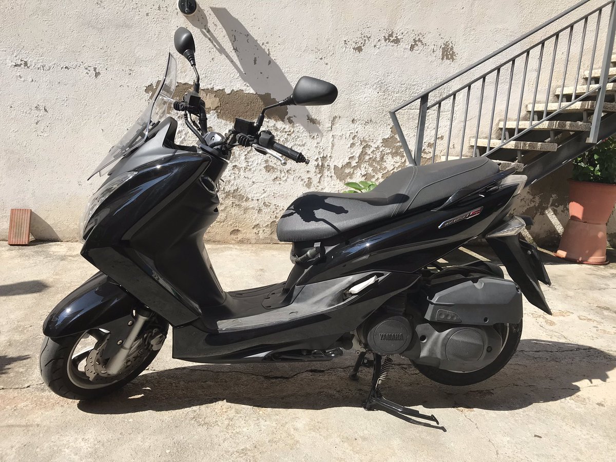 nurialvisa's tweet photo. En venda! 🛵 Interessats per privat 😊

➡️ Yamaha Majesty 125 S

Any 2015. 
Només 9.000 km.
En molt bon estat!

#moto #yamaha #venta https://t.co/Neoyp8pMEe