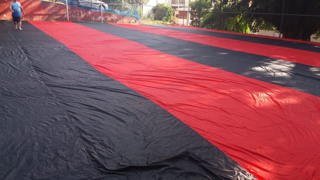 _FLAUSA's tweet photo. Nosso bandeirão  que irá para @Florida_Cup representar o @Flamengo começando a ser riscado!
#BandeiraoFlaUsaNe https://t.co/hlLVJjKLFf