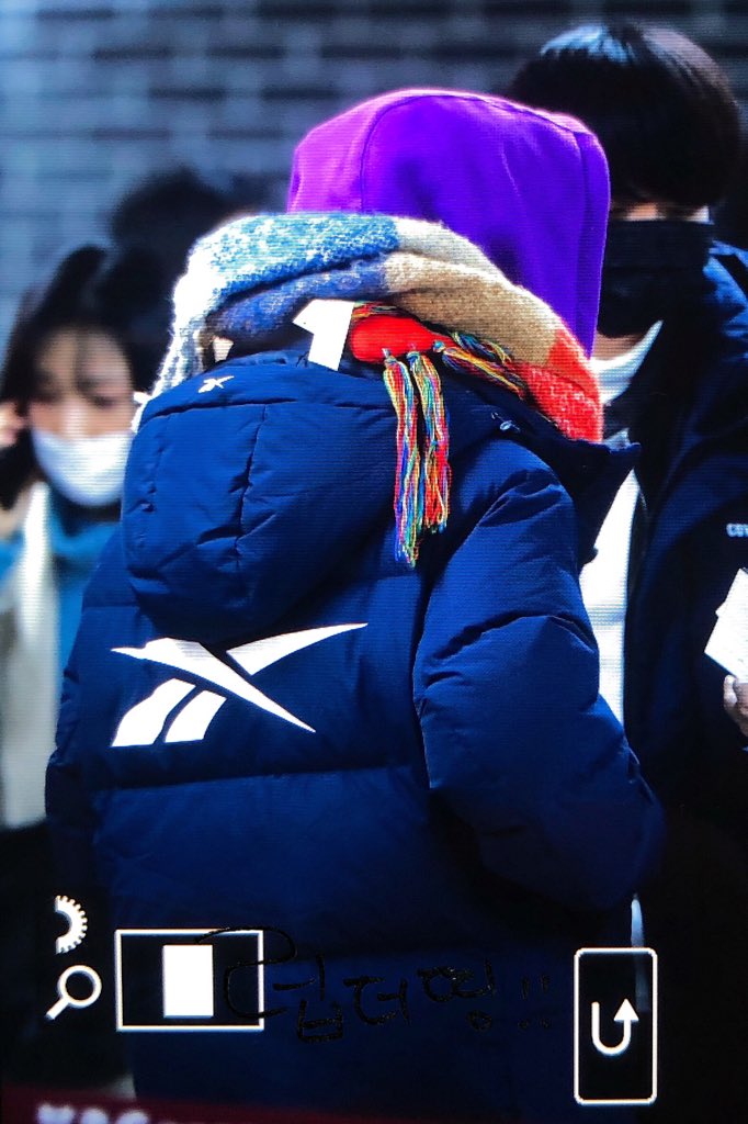 LoveTheThings_'s tweet photo. 181220 GMP 출국 #이우진 💕
#TARGET #타겟 #WOOJIN #우진
야야야 얘들아 이것좀봐라 이게 무슨일이냐 지금 우진이가 너무 귀엽다 야 이게 말이나 되냐 어 ? 큰일이다 정말 https://t.co/CLo4pEKpqW