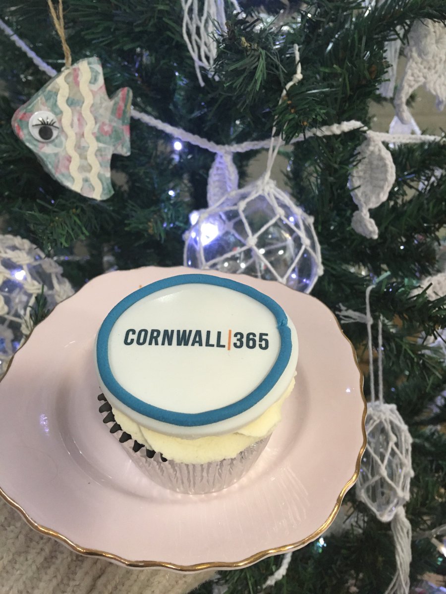 Cornwall_365's tweet photo. Look what we get to tuck into this afternoon (morning)! Thank you @ExcessNRG for these very tasty @Cornwall_365 cupcakes 💙 #Christmas #Cornwall #Cornwall365 https://t.co/whDoym4XQz