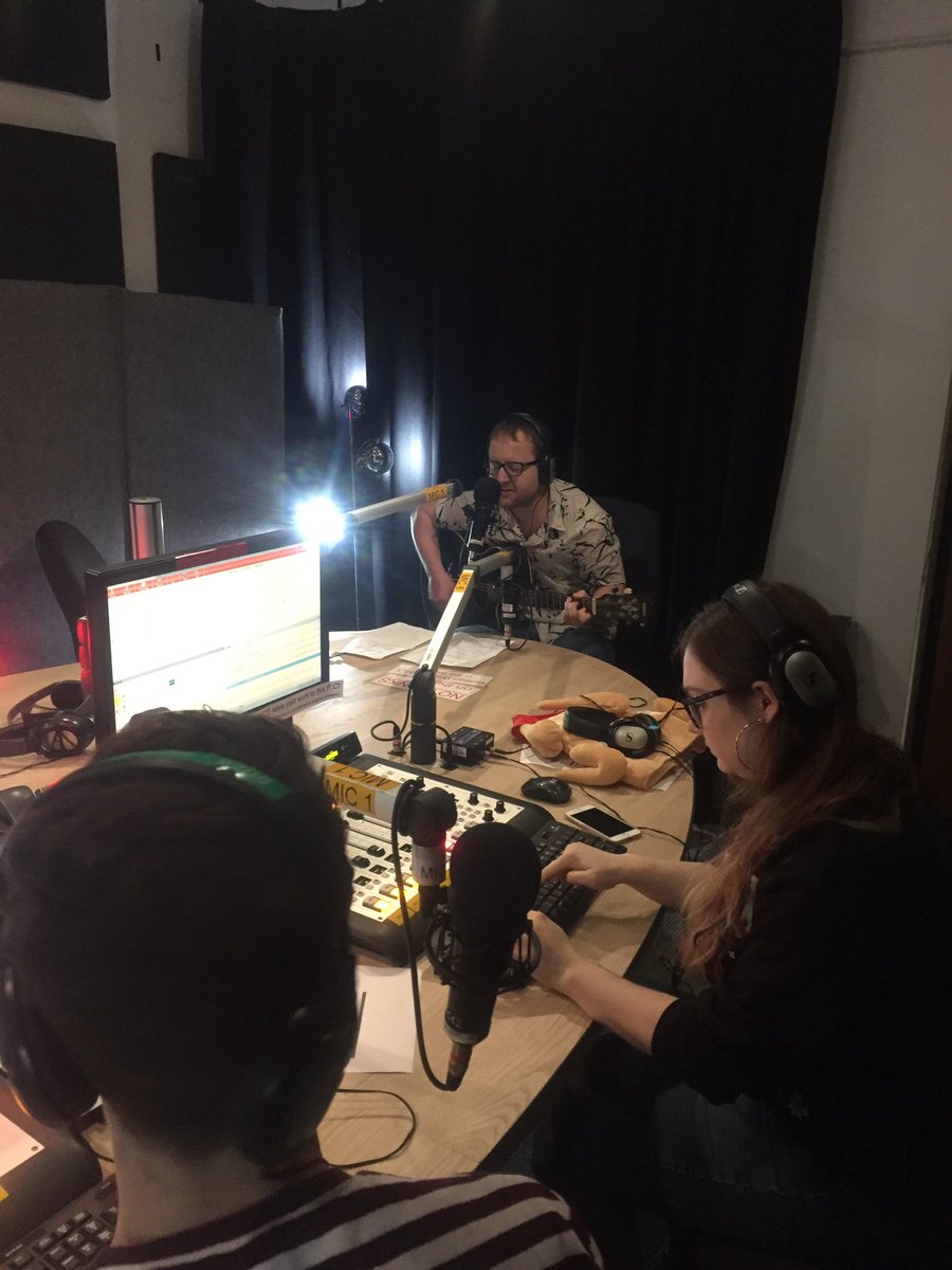 ThursdayHOver's tweet image. Oliver Manning live now