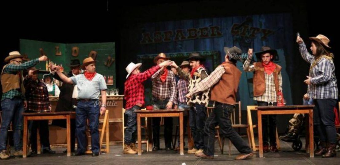 #NadalCultural
A asociación Aspaber dará a benvida ao Nadal co tradicional festival que celebrará este sábado 22 no Pazo da Cultura (12.00 horas). Non faltarán as representacións teatrais, divertidos sketchs e as clásicas parodias de humor. 
carballo.org/axenda.php?id=…