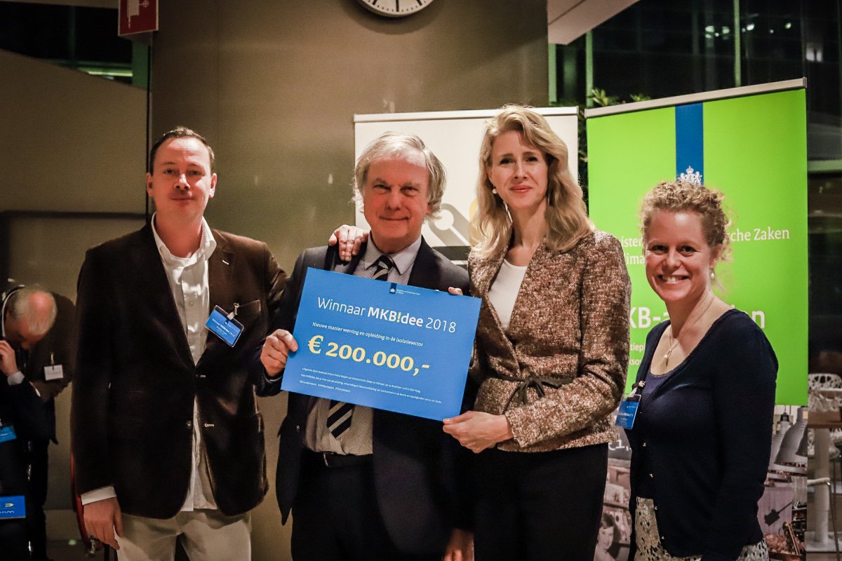 Ons MKB!dee: Meer vakmensen in de isolatiesector! Een activatiecampagne met simulatiegame en een interactieve e-learning met hulp van seniors op de werkvloer.  Samenwerking <a href="/organiqnewmedia/">Organiq</a> #Takkenkamp #gaanindebouw @veranderdebouw