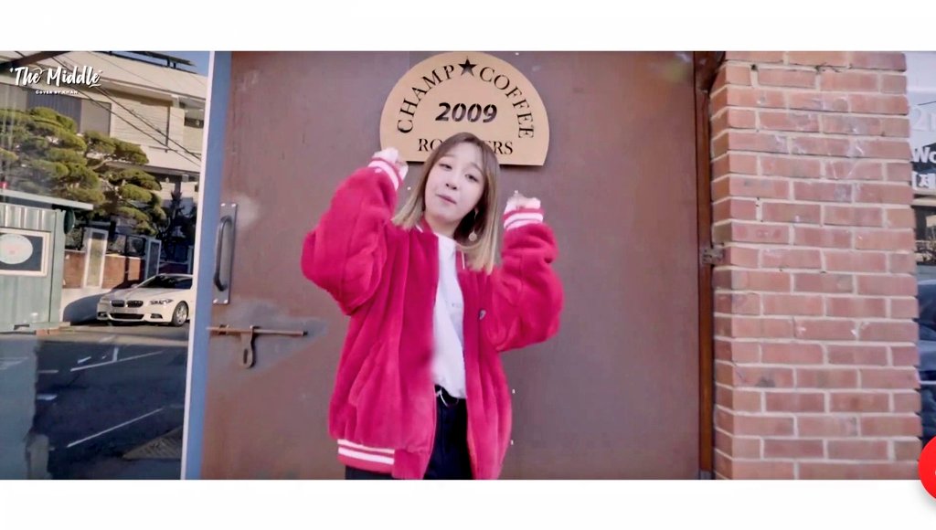 khan_project's tweet photo. "In the middle"🤔
So i have a theory. 
2009:2=1004 and something...
Are they up to something on 10.04? 
Or is it the hour? Like 10.04 am...
@officialKHAN_  #KHAN #칸 #민주 #EUNA #유나킴 #MINJU https://t.co/pAQcSgha50