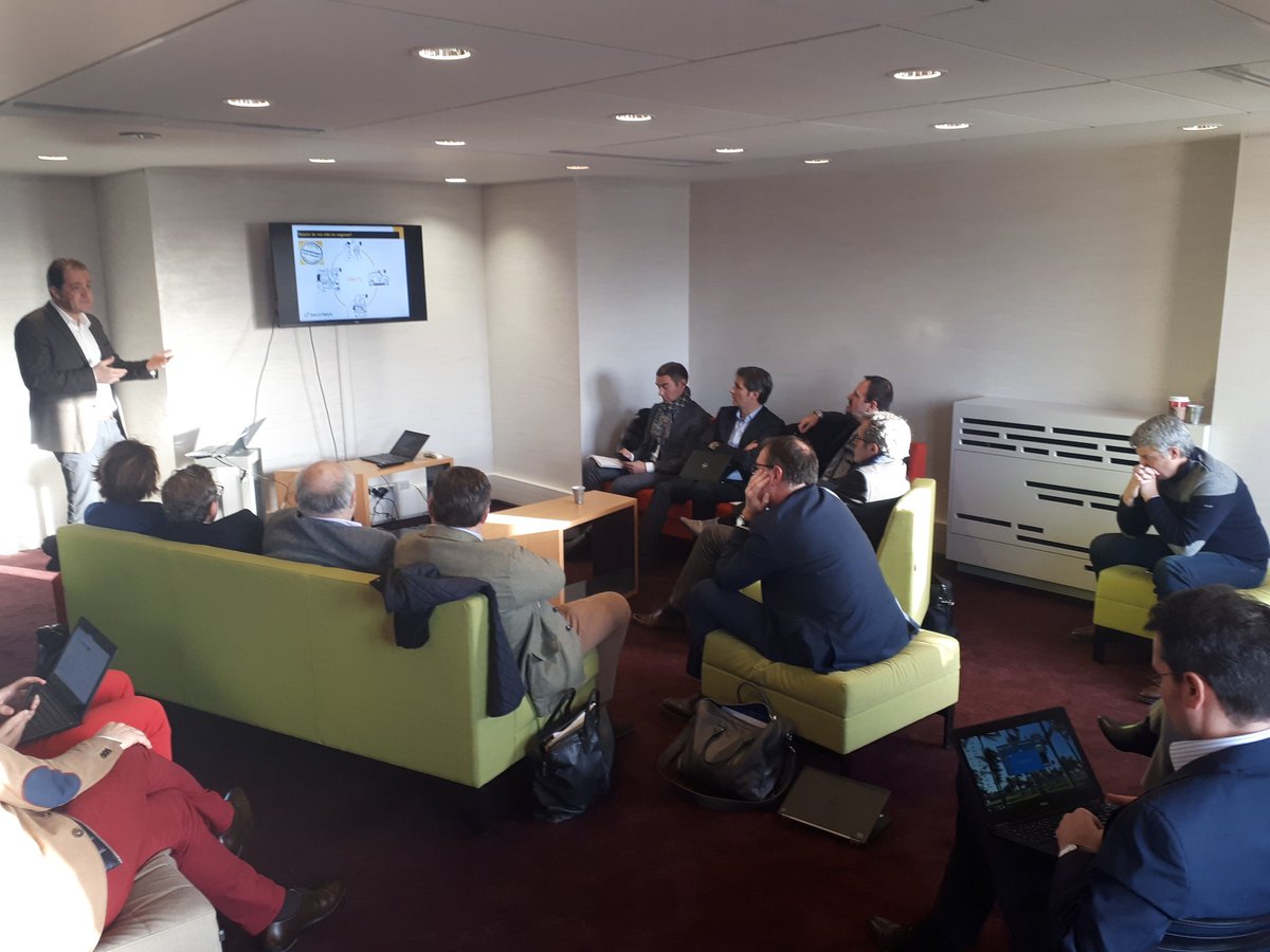 #grandsGroupes #startups : De belles rencontres au @VillageCAParis avec <a href="/CreditAgricole/">Crédit Agricole</a> #immobilier <a href="/securkeys/">SecurKeys</a> <a href="/QuatreEpingles/">Quatre Épingles</a> @MeshroomVR