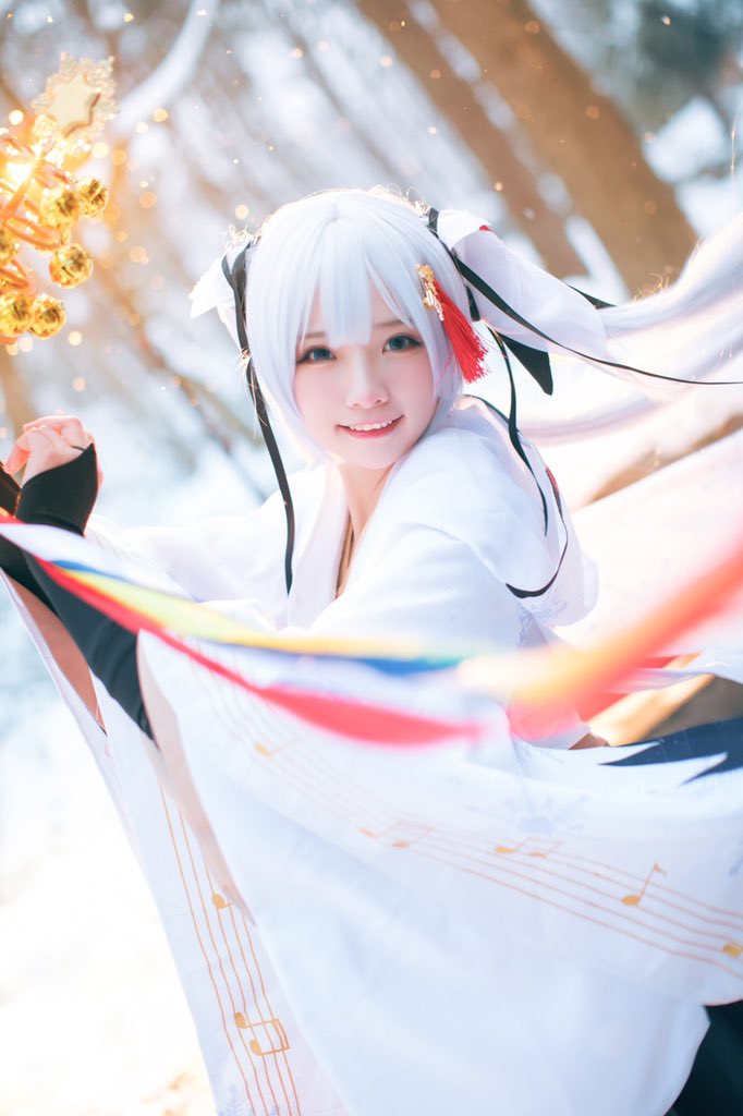 画像,❄️雪ミク❄️2018   コスプレ  Snow Miku 2018  Cosplay「 ♪ ねえ、どんな未来が待ってますか ♪ 」(1／2) https://…