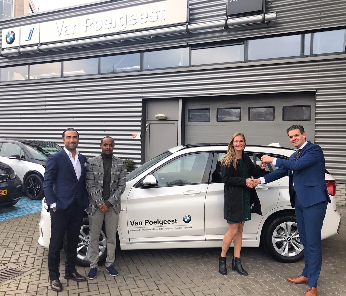 DvLunteren's tweet photo. Super blij met mijn nieuwe auto😁. Thanks @sportlifemanagement voor het regelen van deze fantastische auto van @vanpoelgeestbmw . #SLMfamily #SportLifeManagement #vanpoelgeest https://t.co/XzJCTEW1aT
