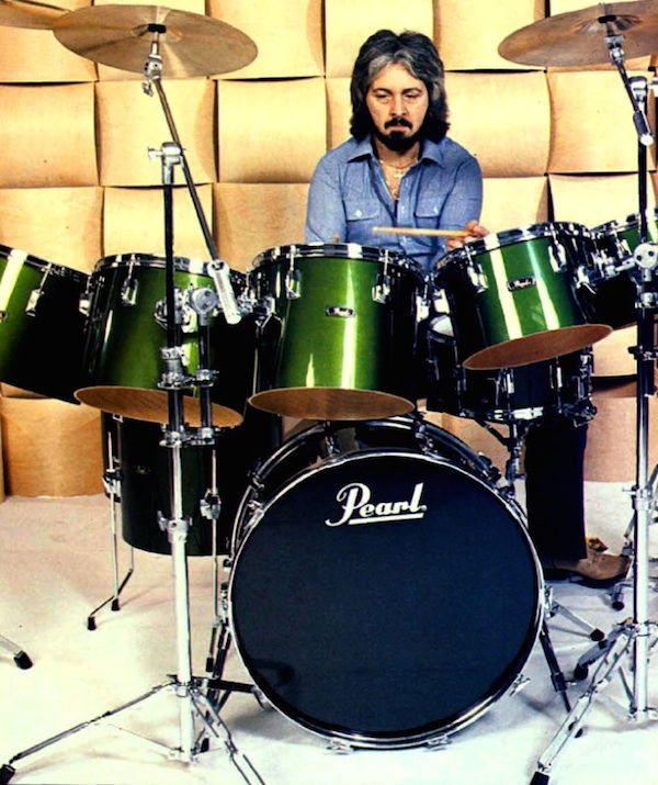  Everyone loves the REAL CATMAN!! Happy birthday PETER CRISS! 