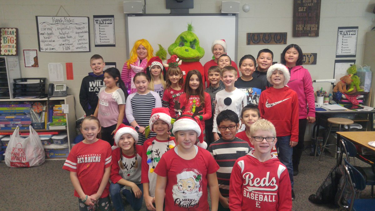 TrennaHanlin's tweet photo. Fun way to wrap up our Grinch!@TimBulldogs https://t.co/dNqyVb3LJX