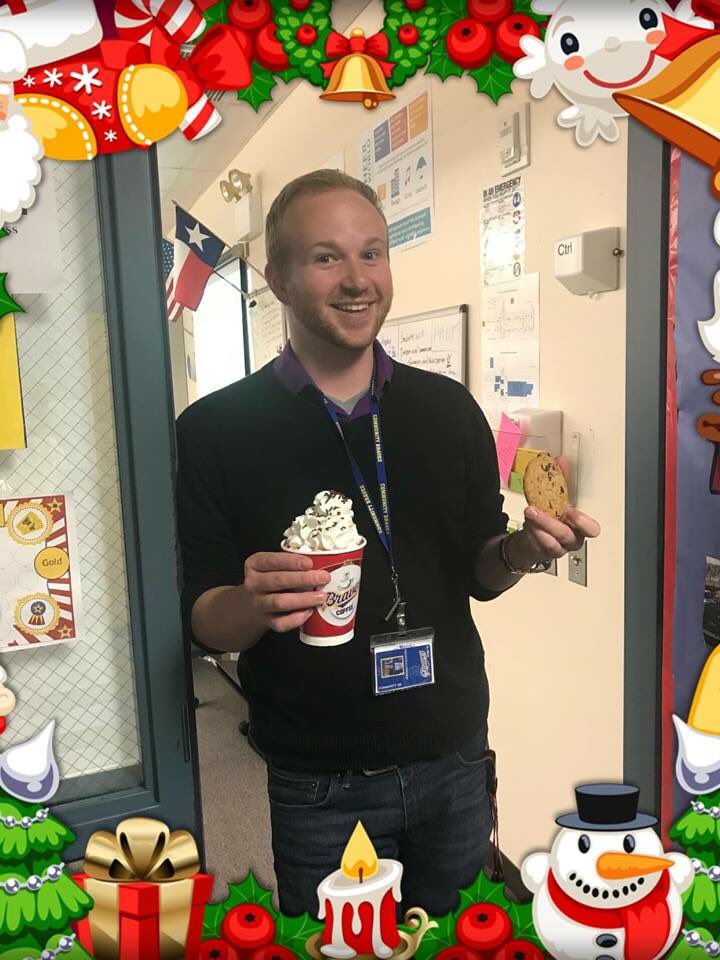 CHSBraveNation's tweet photo. Hot cocoa + cookies = happy teachers! #ItsAlmostChristmas #ExperiencetheBLUE https://t.co/jYsQI40wU4