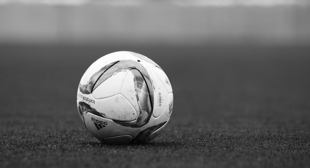 bet365_es's tweet photo. 🏆 ¿Qué equipo ganará más títulos esta temporada? 

🔃 - Barcelona
❤️ - Real Madrid https://t.co/7PCmiINJuu