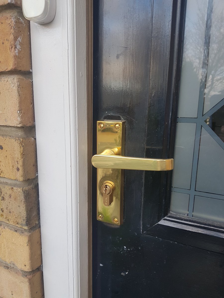 LocksmithsShop's tweet photo. Couple of things today #cheam #cheamvillage #policeapproved https://t.co/AM0Bwv3fjt