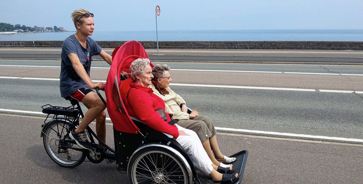 verdenaturabici's tweet photo. Ma vi siete mai chiesti quale sia l'età giusta per andare in #bici? Proviamo a dirvelo in questo articolo, in cui vi raccontiamo anche uno splendido progetto made in Denmark che riguarda la terza età https://t.co/gdTtWzWgRk 🚴‍♀️ @CycleWithoutAge 
#bicicletta #turismolento https://t.co/M6rYpyUxnr