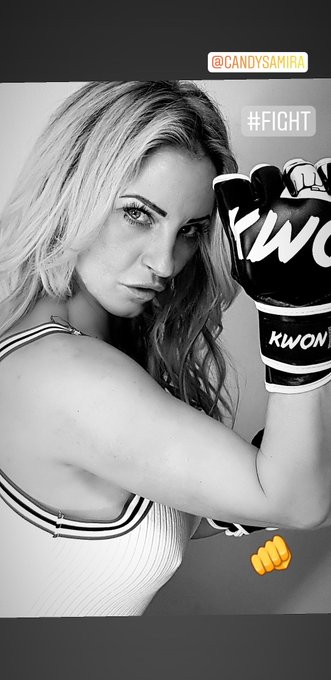Fight 👍👊
#candysamira #blonde #blueeyes #kwon #fight #boxing #mydirtyhobby #big7 #livestrip #visitx #model