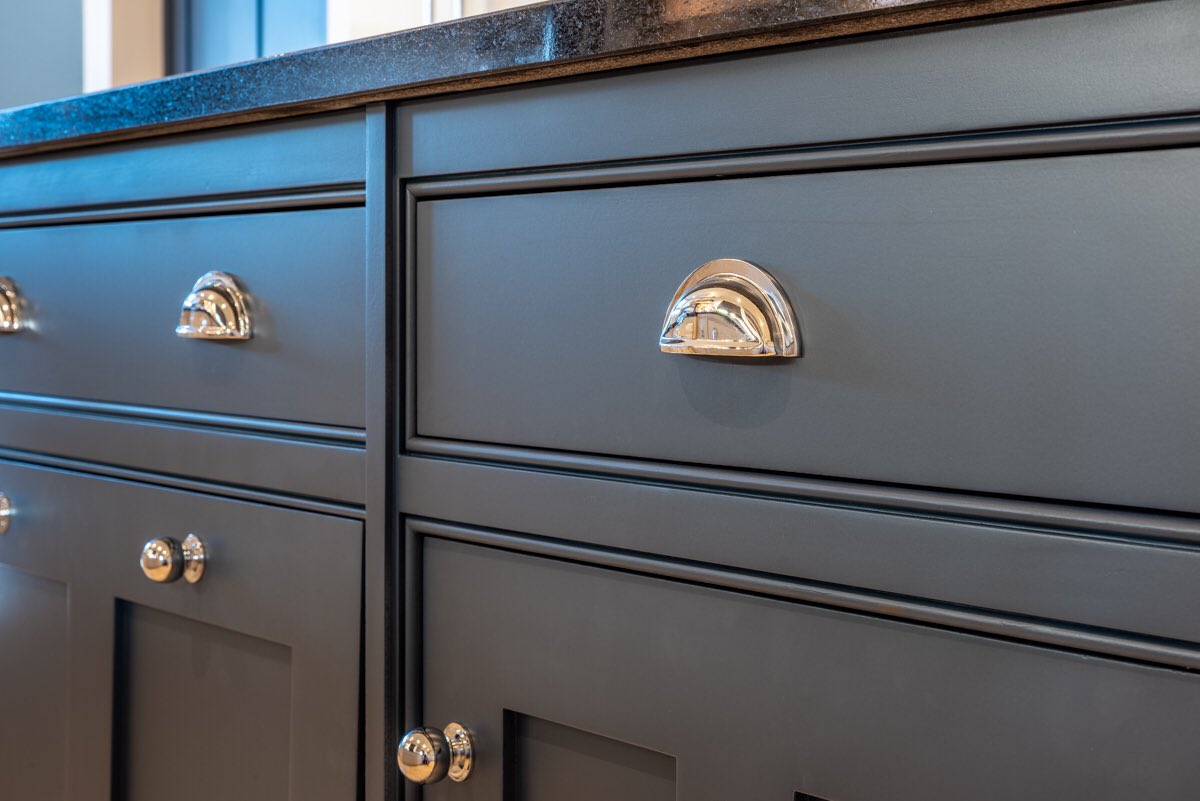 CreativeChic_'s tweet photo. Kitchen respray completed this week in #Farrowandball #Cornforthwhite and #Stiffkeyblue #Hpkuk #Kitchen #painting #Specialist https://t.co/cbRDNh51yT