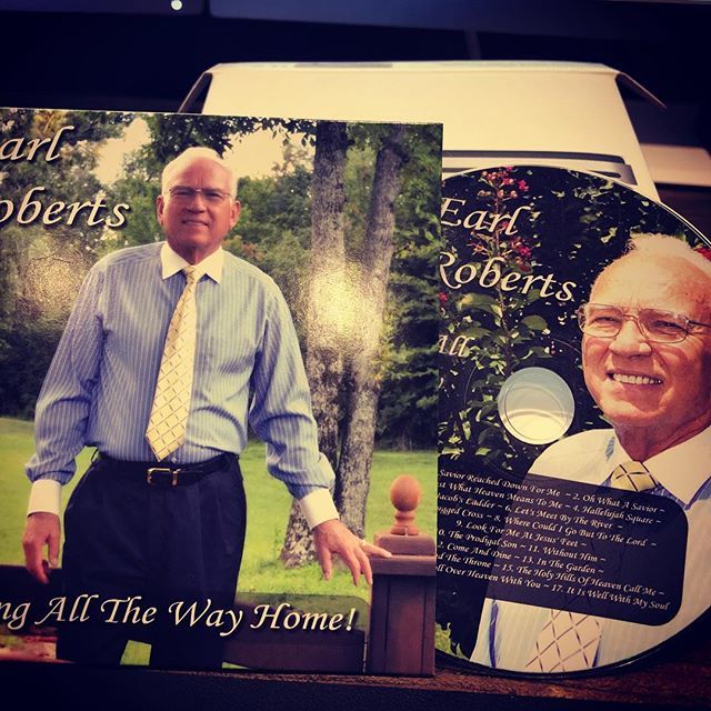 johnnyatthebod's tweet photo. Today’s Playlist. New CD at 77. He’s still got it. Favorite Christmas present so far this year. #dad #faithful  #servant #neverquit https://t.co/4QtkjYRn41 https://t.co/0pWP93YBOM