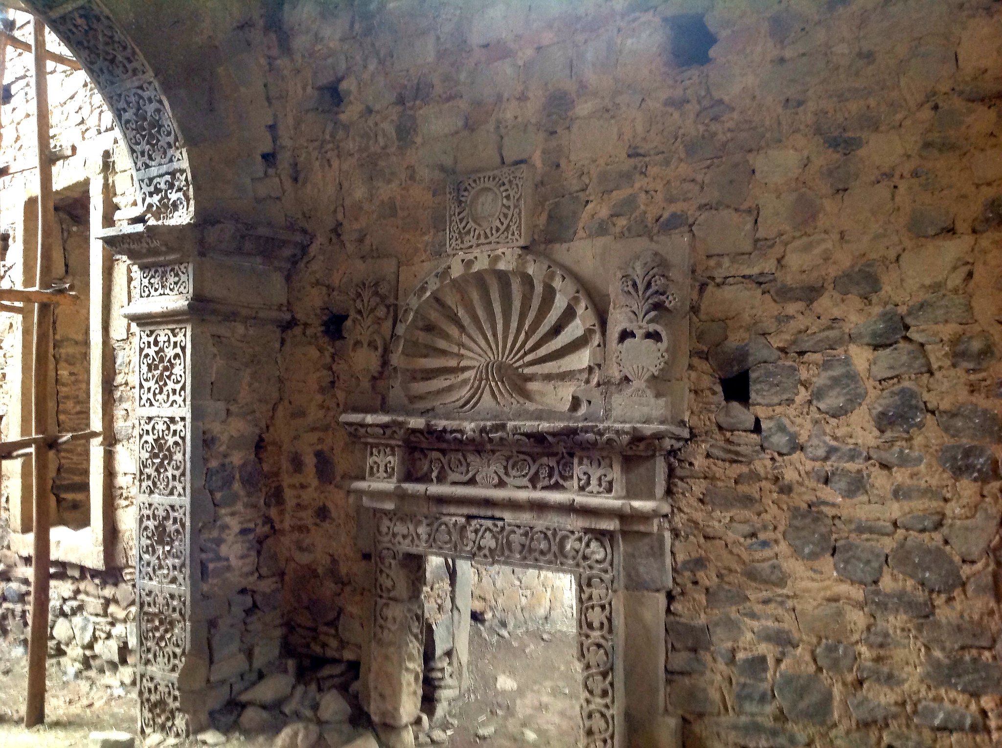 ethio-heritage on X: "This is the intriguing ruins of Susenyos palace in  Gojjam. Built in that brief period of interaction with Catholic Portugal.  Makes me wonder how much more we would have