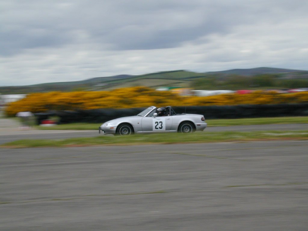 StripeyMiata's tweet photo. First Sprint back in 2000.  Notice how high the back goes up under braking as that was the old knackered suspension #eunosroadser #sprint #anicc #bishopscourt #msa https://t.co/1pLnrwlviv