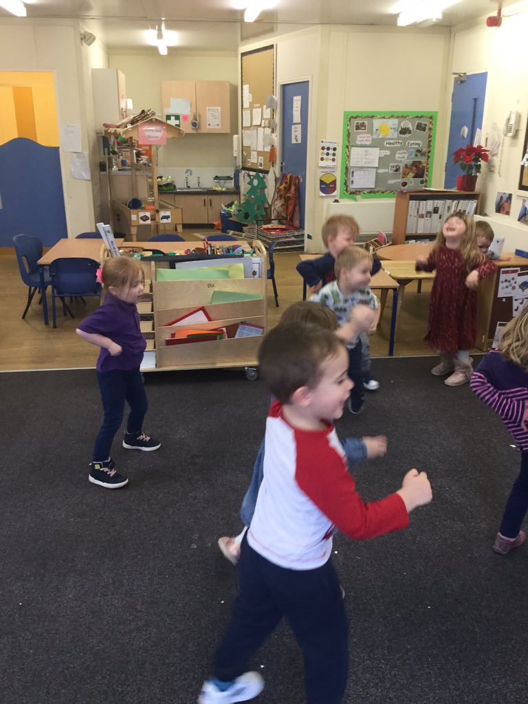 inchlairELCC's tweet image. The boys and girls in the Hungry Hippos were practicing musical bumps for there Christmas party.#dancingisfun#musicandmovement#LDNhungryhippos