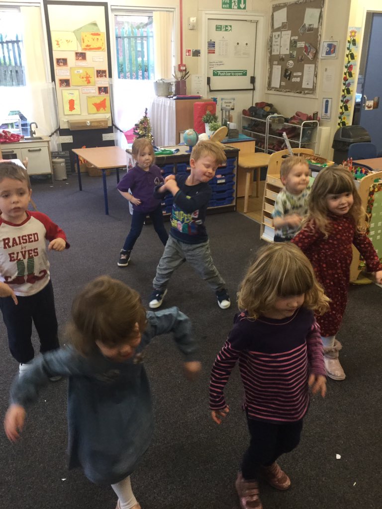 inchlairELCC's tweet image. The boys and girls in the Hungry Hippos were practicing musical bumps for there Christmas party.#dancingisfun#musicandmovement#LDNhungryhippos