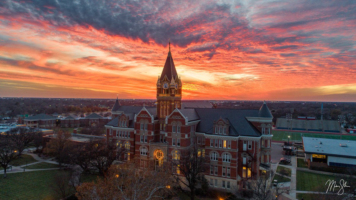MickeyShannon's tweet image. A couple of weeks ago I took the #drone up to photograph the beautiful and #historic @FriendsU Davis Administration Building #clocktower. The sky was starting to show promise and boy did it ever light up! This #sunset definitely made for a beautiful evening!