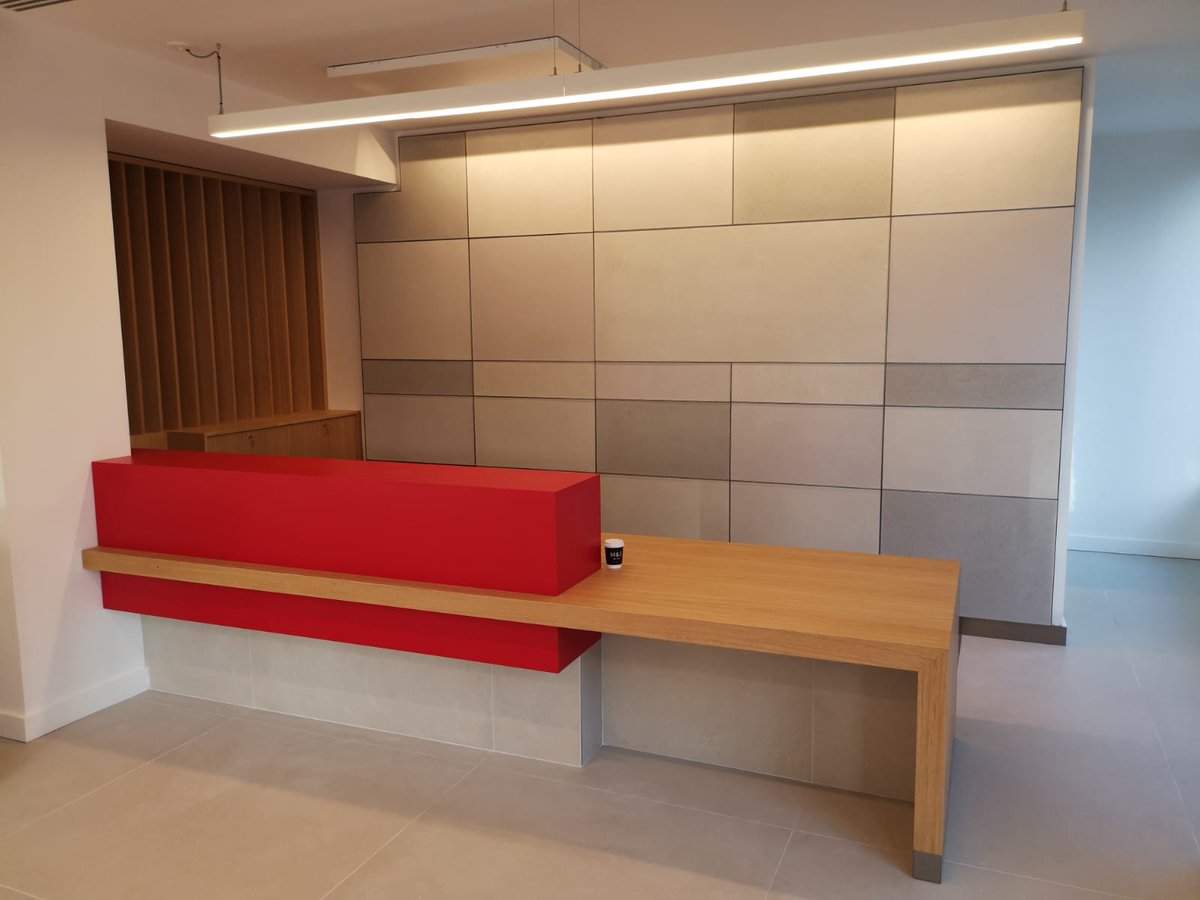 DesignCreate3's tweet image. Newly installed reception desk with feature timber slats above credenza and feature @Armourcoat panelled wall. 
#armourcoat
#CommercialInteriors 
#London 
#receptionareas