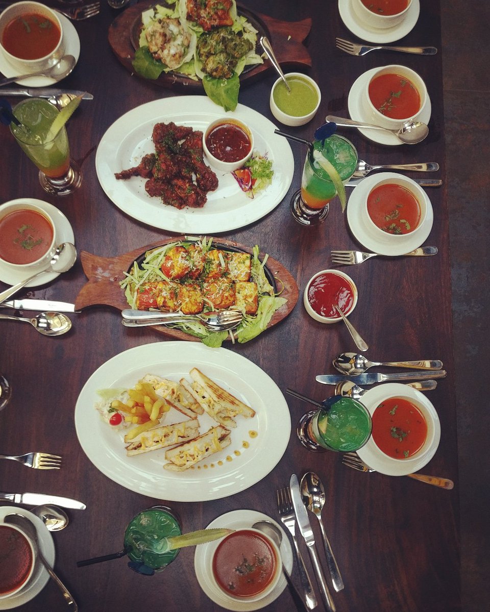 flavours_savour's tweet photo. A table full of food which has something or the other for almost everyone.
Love such views!! ππ What do you guys think?
#FlavoursToSavour #TheEngineersKitchen #F2S #F2SReview #deliciousfood #foodlover #ThursdayMotivation #ThursdayThoughts #Thursday #food #foodblogger #foodies https://t.co/RmESHJHQxc