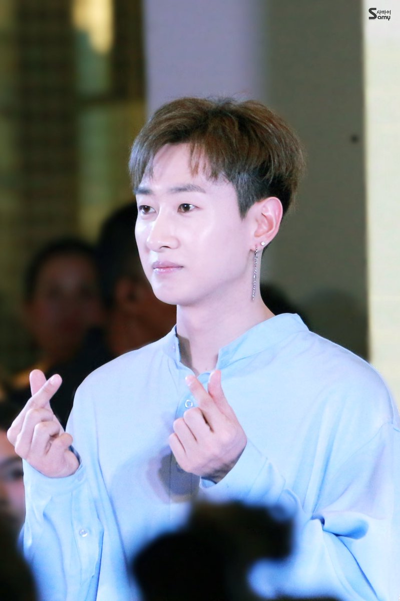 SAMY011029's tweet photo. [📷]​181216 Avajar Fansign - #Eunhyuk

#은혁 #SuperJunior #슈퍼주니어 
#FansigningEventSuperJunior https://t.co/hZgJNUb0zQ